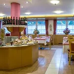 Rosella Park & Wellness Hotel 3*