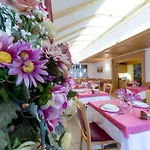Hotel Rosella Park & Wellness 3*