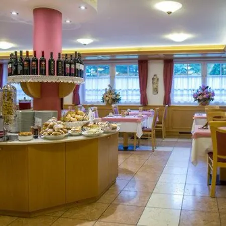 Rosella Park & Wellness Hotel 3*