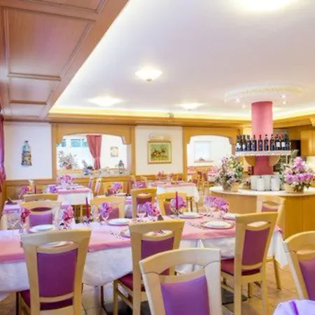 Hotel Rosella Park & Wellness 3*