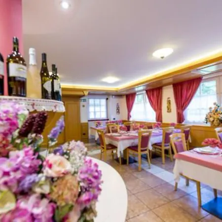 Hotel Rosella Park & Wellness 3*