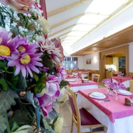 Hotel Rosella Park & Wellness 3*