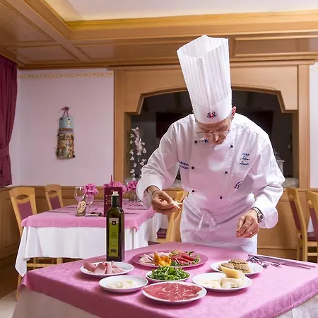 Otel Rosella Park & Wellness