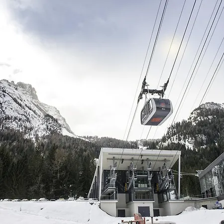 Rosella Park & Wellness 3* Canazei