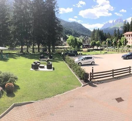 Rosella Park & Wellness Otel Canazei