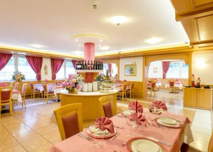 Rosella Park & Wellness Hotel 3*