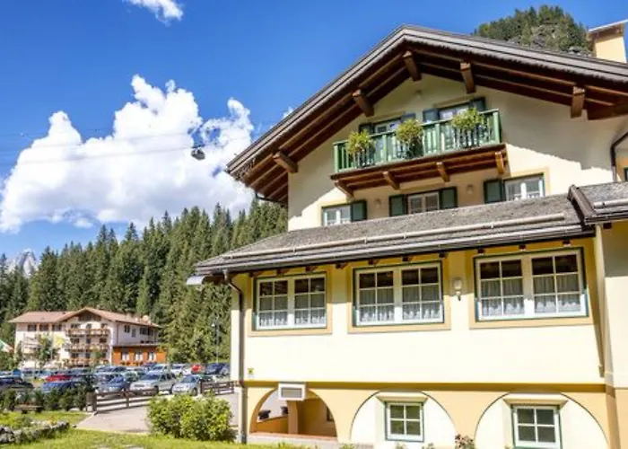 Rosella Park & Wellness Hotel 3*